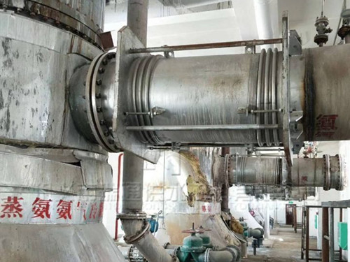 青海（格爾木）大拉桿補償器在化工廠使用現場